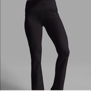 Jaanuu yoga scrub pant! Super comfy!